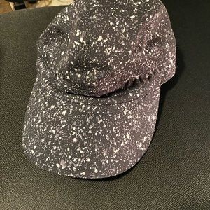 Lulumon hat